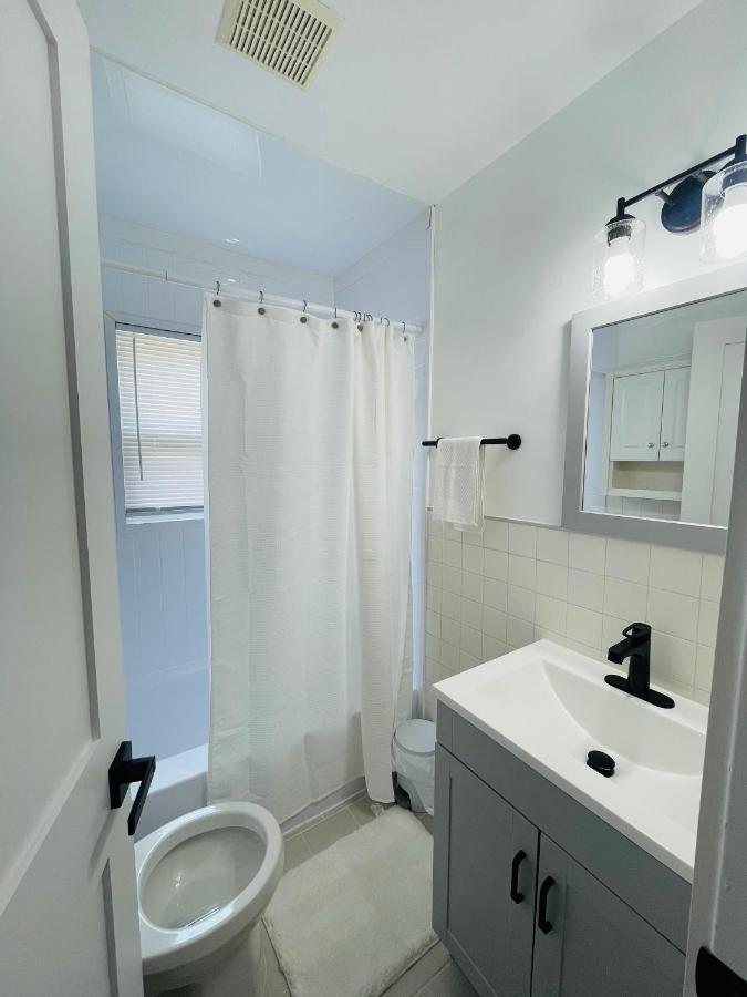 Newly Renovated Charming Home With Parking Fort Washington Exterior foto